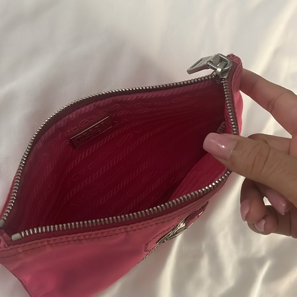 PRADA Ultra rare, limited edition magenta, teddy bear with sunglasses pouch! - Picture 5 of 6